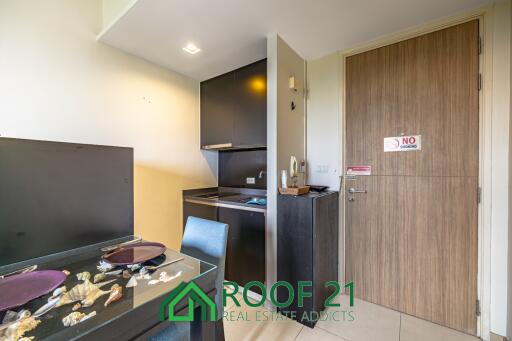 The condo for sale : high-rise condo in a prime location perfect for living or investment. /S-0891