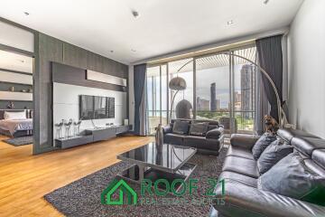 Luxury 2-Bedroom Condo with Panoramic Sea Views at Wong Amart Beach / S-0885K