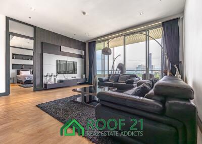 Luxury 2-Bedroom Condo with Panoramic Sea Views at Wong Amart Beach