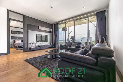 Luxury 2-Bedroom Condo with Panoramic Sea Views at Wong Amart Beach