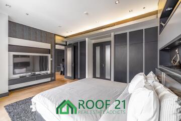 Luxury 2-Bedroom Condo with Panoramic Sea Views at Wong Amart Beach / S-0885K