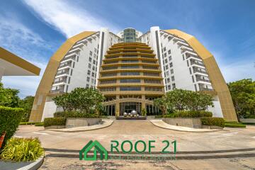 Luxury 2-Bedroom Condo with Panoramic Sea Views at Wong Amart Beach