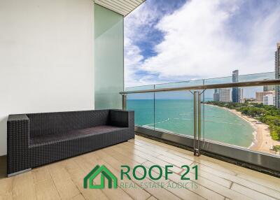 Luxury 2-Bedroom Condo with Panoramic Sea Views at Wong Amart Beach