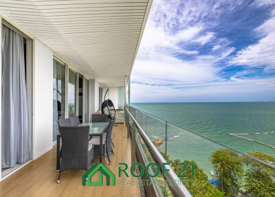 Luxury 2-Bedroom Condo with Panoramic Sea Views at Wong Amart Beach