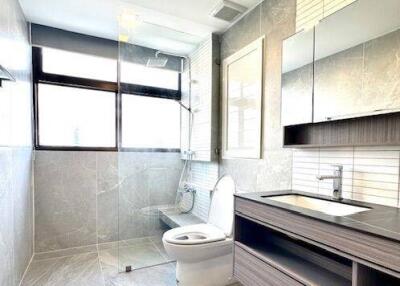 3-BR Condo at Supalai Place Sukhumvit 39 near BTS Phrom Phong