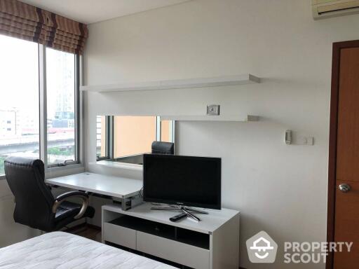 1-BR Condo at Villa Sathorn near BTS Krung Thon Buri