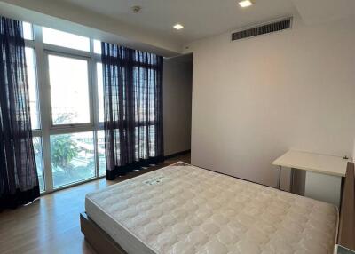 3-BR Condo at Nusasiri Grand Condominium near BTS Ekkamai