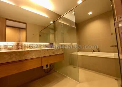 2 Bedrooms Furnished Apartment - walk to Asok BTS