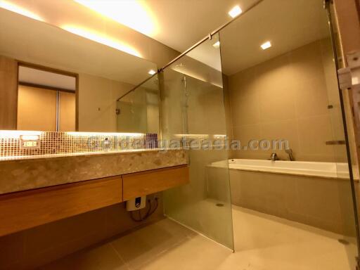 2 Bedrooms Furnished Apartment - walk to Asok BTS