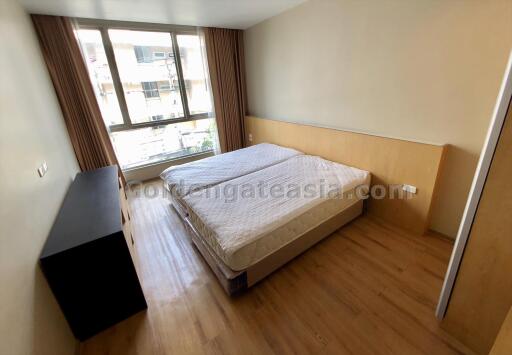 2 Bedrooms Furnished Apartment - walk to Asok BTS