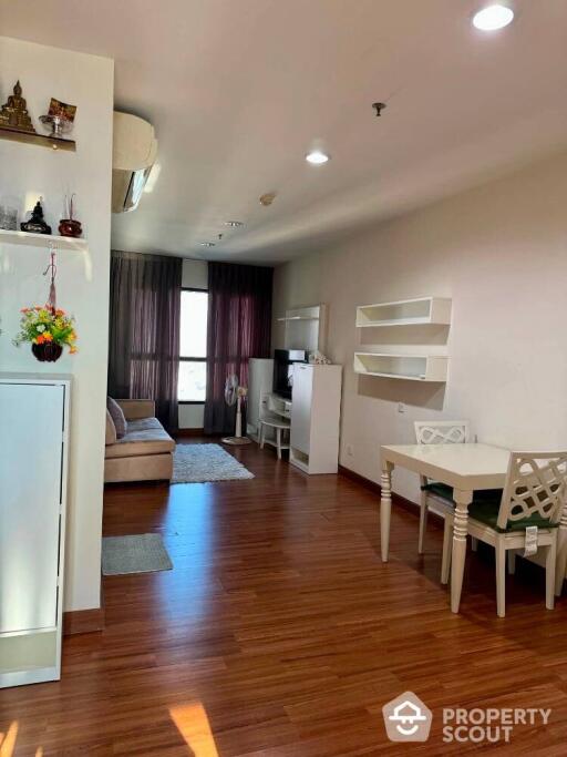 1-BR Condo at The Crest Phahonyothin 11 near BTS Ari