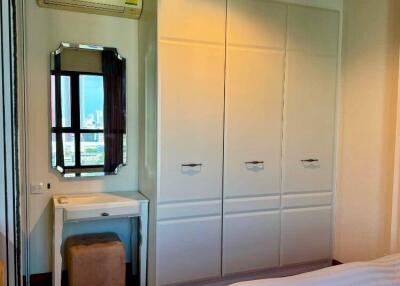 1-BR Condo at The Crest Phahonyothin 11 near BTS Ari