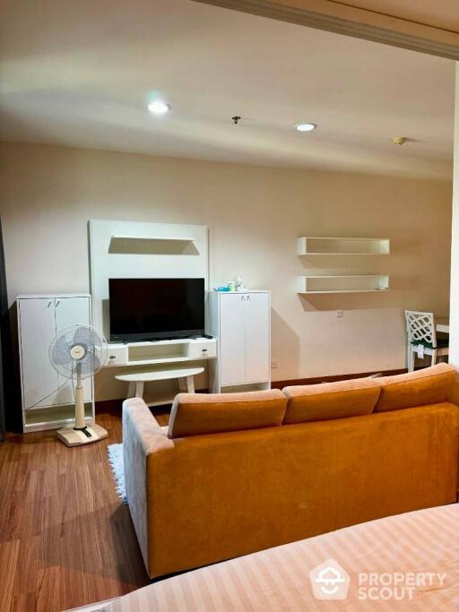 1-BR Condo at The Crest Phahonyothin 11 near BTS Ari