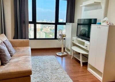 1-BR Condo at The Crest Phahonyothin 11 near BTS Ari