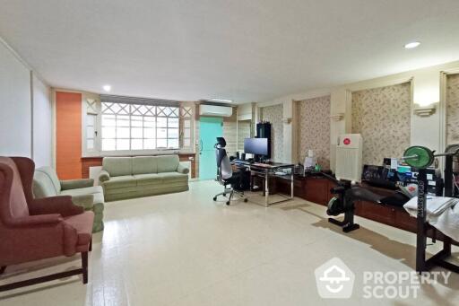 4-BR Condo at Premier Condominium near BTS Phrom Phong