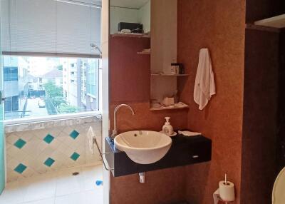 4-BR Condo at Premier Condominium near BTS Phrom Phong