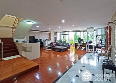 4-BR Condo at Premier Condominium near BTS Phrom Phong