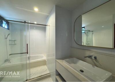 "Luxury 3-Bed, 3-Bath Condo in Vibrant Watthana, Bangkok"