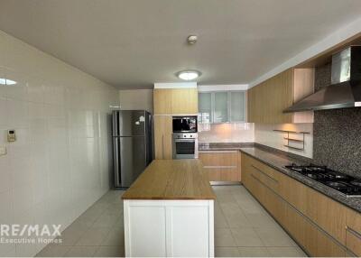 "Luxury 3-Bed, 3-Bath Condo in Vibrant Watthana, Bangkok"