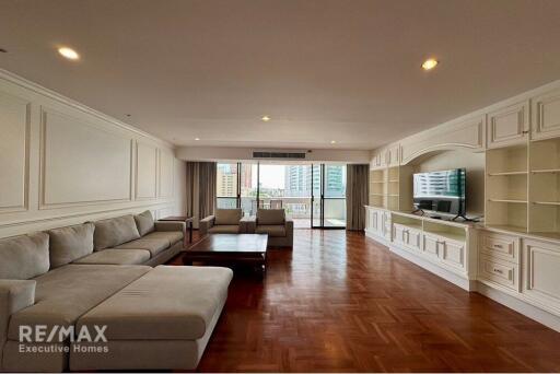 "Luxury 3-Bed, 3-Bath Condo in Vibrant Watthana, Bangkok"