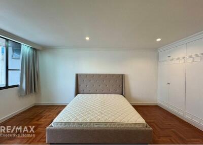 "Luxury 3-Bed, 3-Bath Condo in Vibrant Watthana, Bangkok"