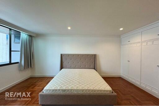 "Luxury 3-Bed, 3-Bath Condo in Vibrant Watthana, Bangkok"