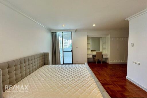 "Luxury 3-Bed, 3-Bath Condo in Vibrant Watthana, Bangkok"