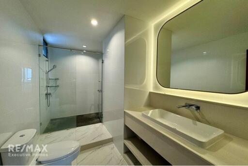 "Luxury 3-Bed, 3-Bath Condo in Vibrant Watthana, Bangkok"