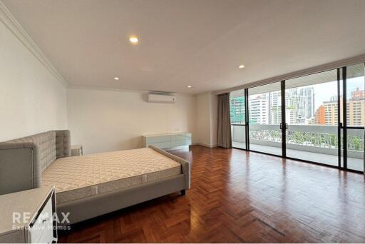 "Luxury 3-Bed, 3-Bath Condo in Vibrant Watthana, Bangkok"