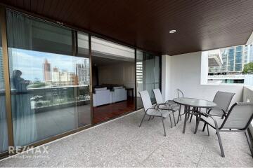 "Luxury 3-Bed, 3-Bath Condo in Vibrant Watthana, Bangkok"