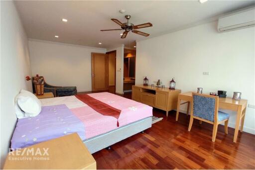 For rent pet friendly apartment 2+1 beds in Sukhumvit 22 BTS Phrompong