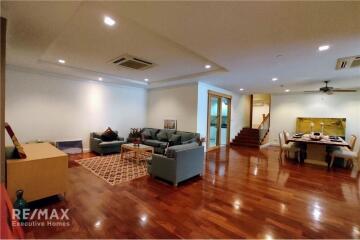 For rent pet friendly apartment 2+1 beds in Sukhumvit 22 BTS Phrompong