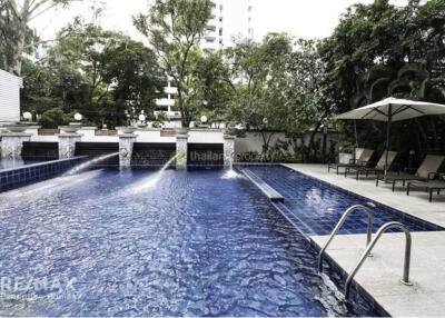 Urban Oasis: 3-Bed Condo, Prime Watthana Location