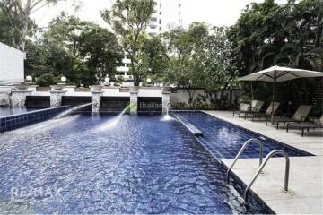 Urban Oasis: 3-Bed Condo, Prime Watthana Location