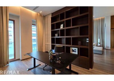 "Luxurious 3-Bed Condo in Heart of Bangkok"