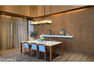 "Luxurious 3-Bed Condo in Heart of Bangkok"