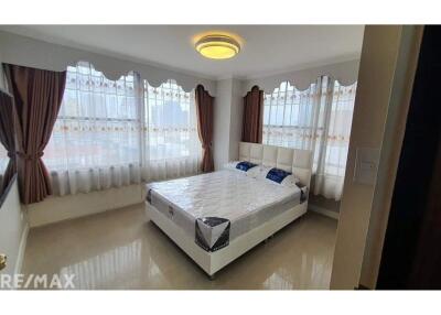 Spacious 3-Bed Condo in Bangkok