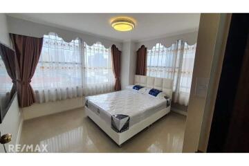 Spacious 3-Bed Condo in Bangkok