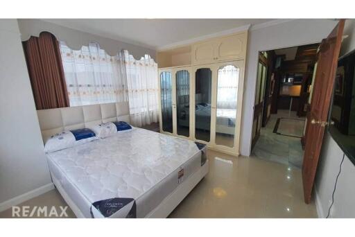 Spacious 3-Bed Condo in Bangkok