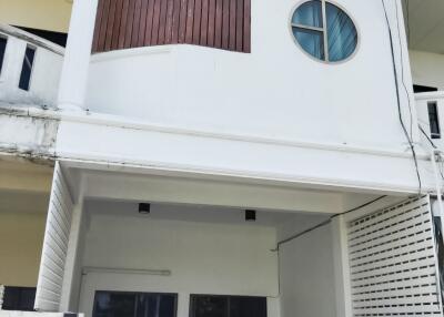 Pattaya Townhouse for Sale with Tenant Contract - Soi Siam Country Club near Wanasin Market