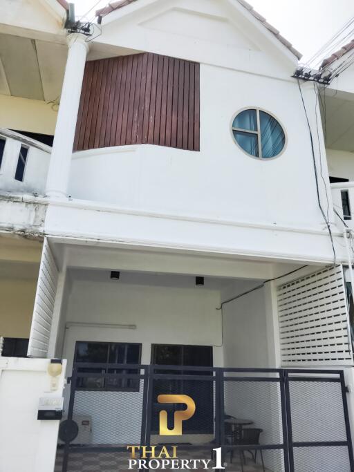 Pattaya Townhouse for Sale with Tenant Contract - Soi Siam Country Club near Wanasin Market