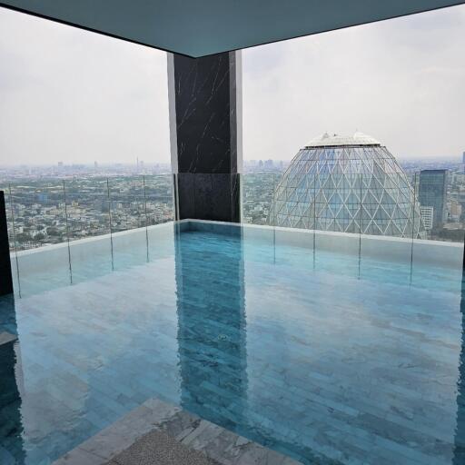 Rooftop infinity pool with a city view