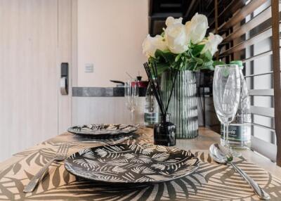 Dining area with decorative plates and flowers