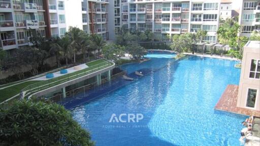 Apartment complex with swimming pool