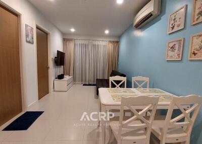 Living room with dining area, air conditioning and wall decorations