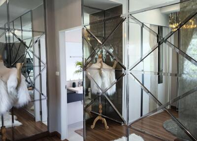 Modern bedroom with mirrored closet doors and stylish decor