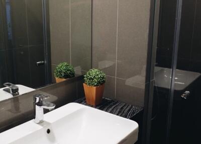 Modern bathroom with sink and mirror