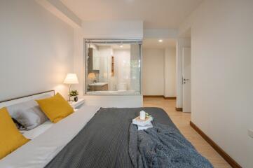 Cozy bedroom with a view of the bathroom