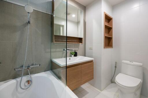 Modern bathroom with bathtub, sink, and toilet