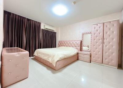 Spacious and elegantly furnished bedroom with modern decor